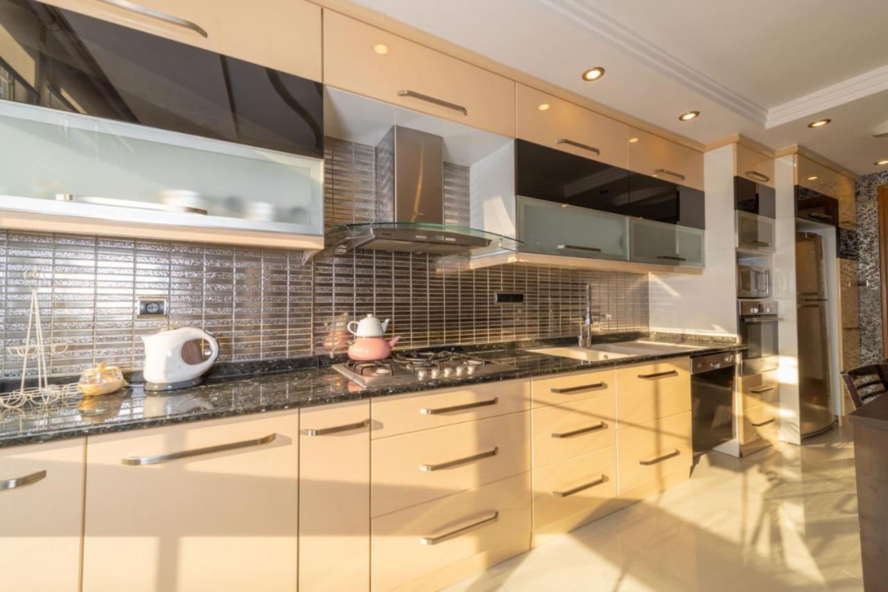 Lovely Flat With Sea View Near Beach In Muratpasa อันตัลยา ภายนอก รูปภาพ